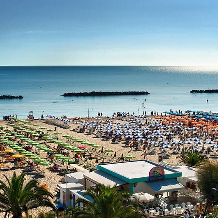 Hotel Continental San Benedetto del Tronto Bagian luar foto