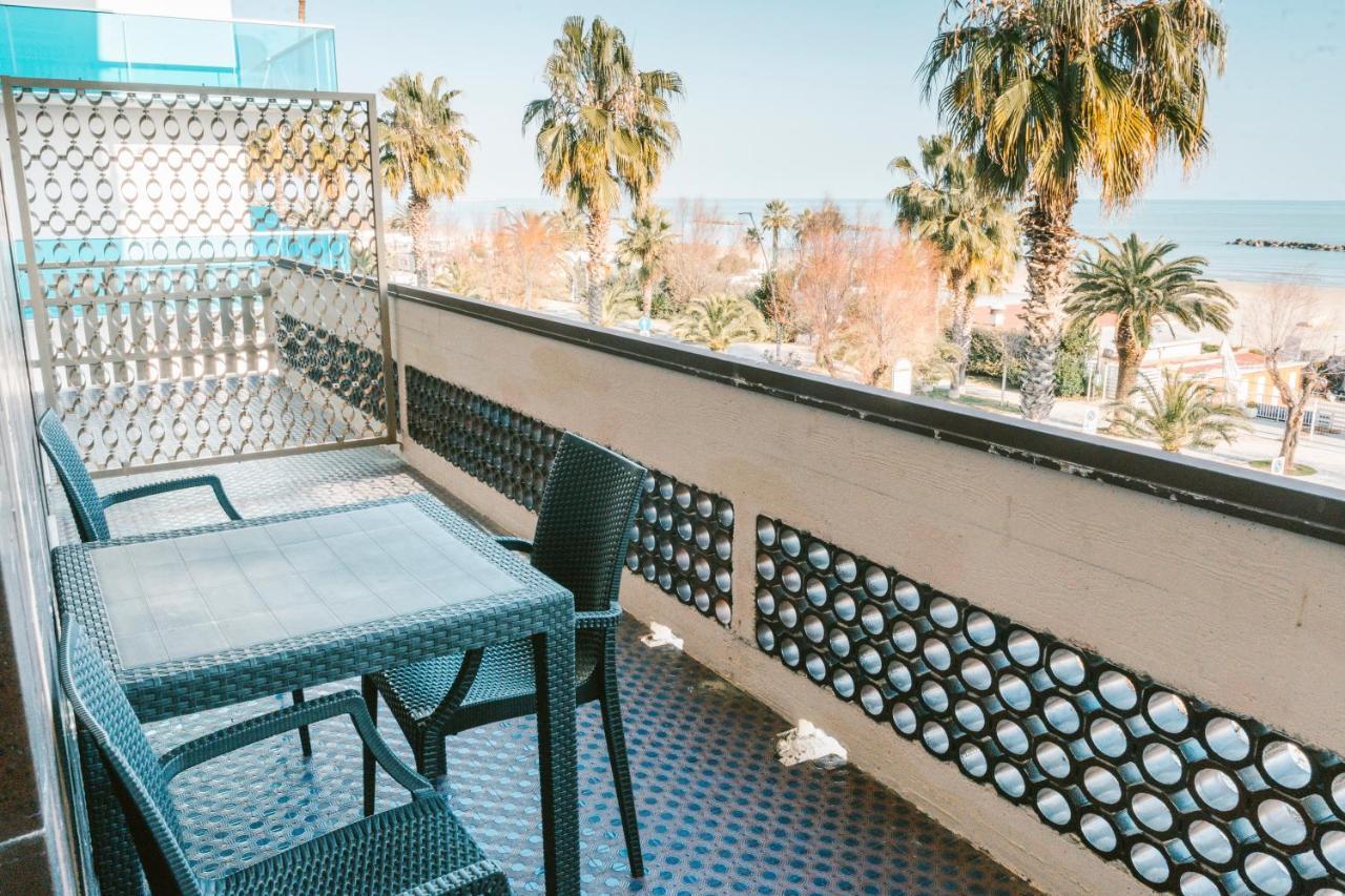 Hotel Continental San Benedetto del Tronto Bagian luar foto