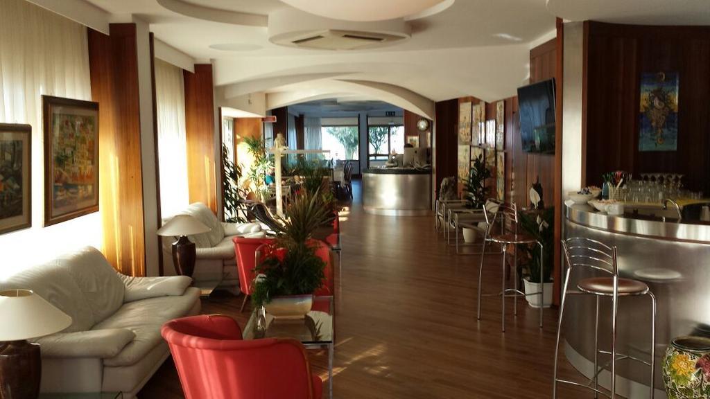 Hotel Continental San Benedetto del Tronto Bagian luar foto