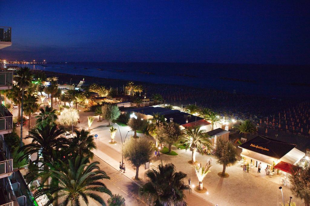Hotel Continental San Benedetto del Tronto Ruang foto