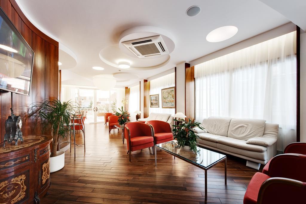 Hotel Continental San Benedetto del Tronto Bagian luar foto